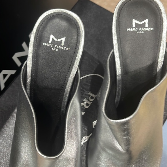 Silver Marc Fisher mules size 10 - Picture 4 of 4